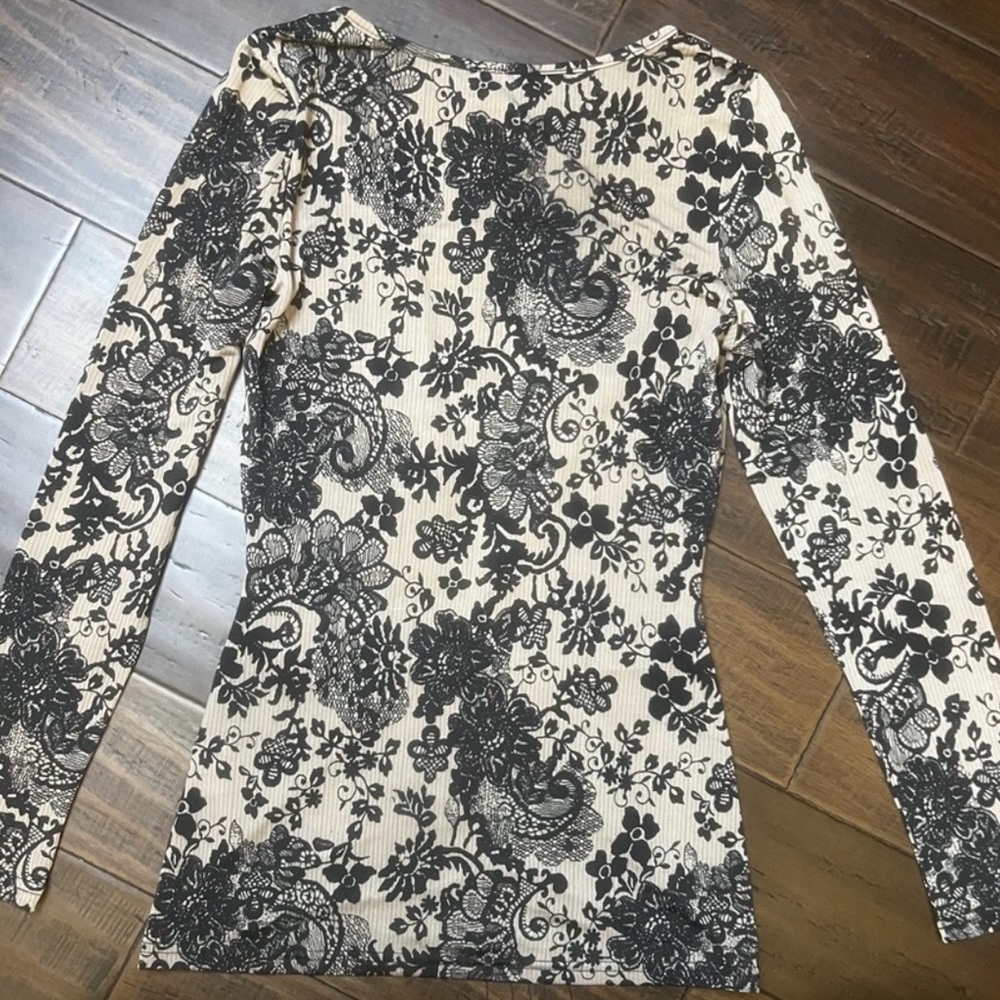 Venus Black and Cream Floral Blouse Small - Picture 2 of 6